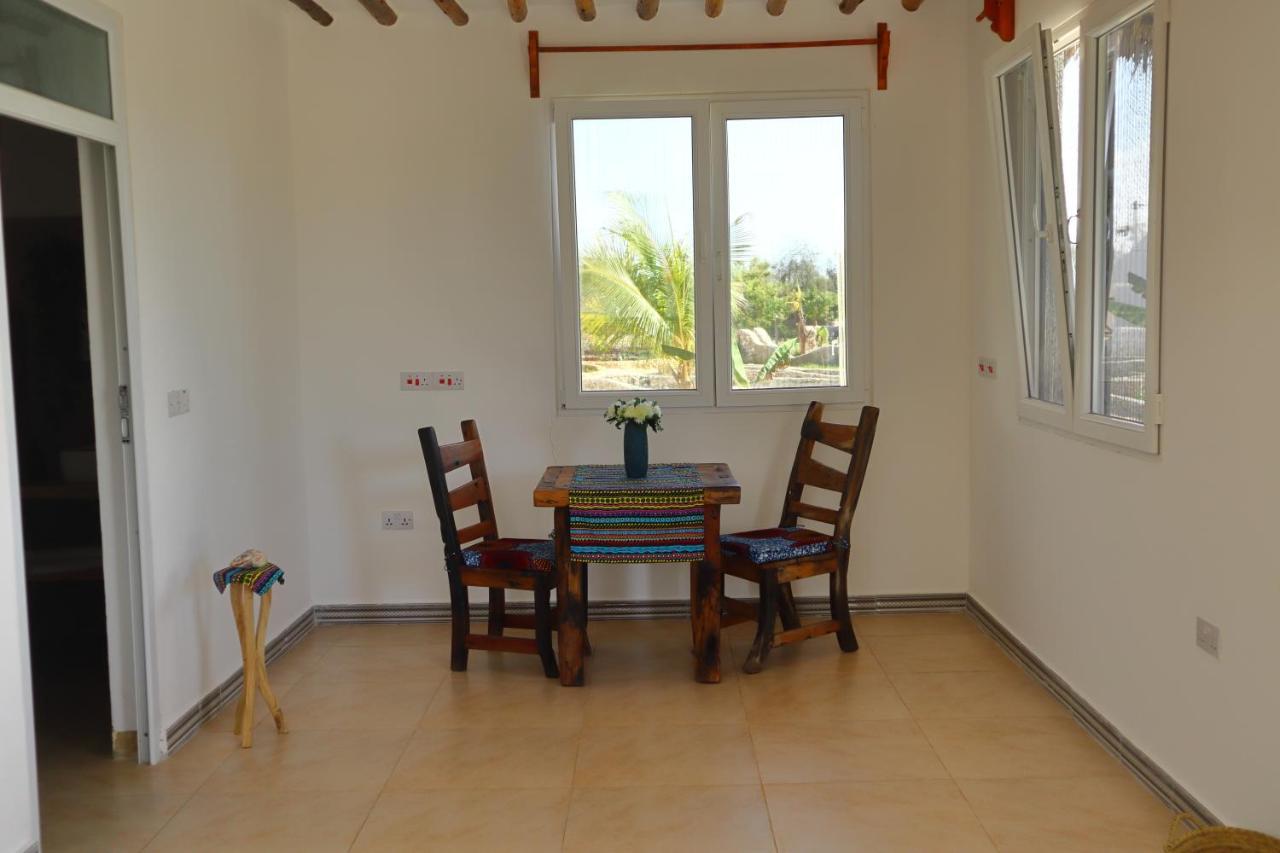 Holiday Time Bungalows Zanzibar มาเทมวu ภายนอก รูปภาพ
