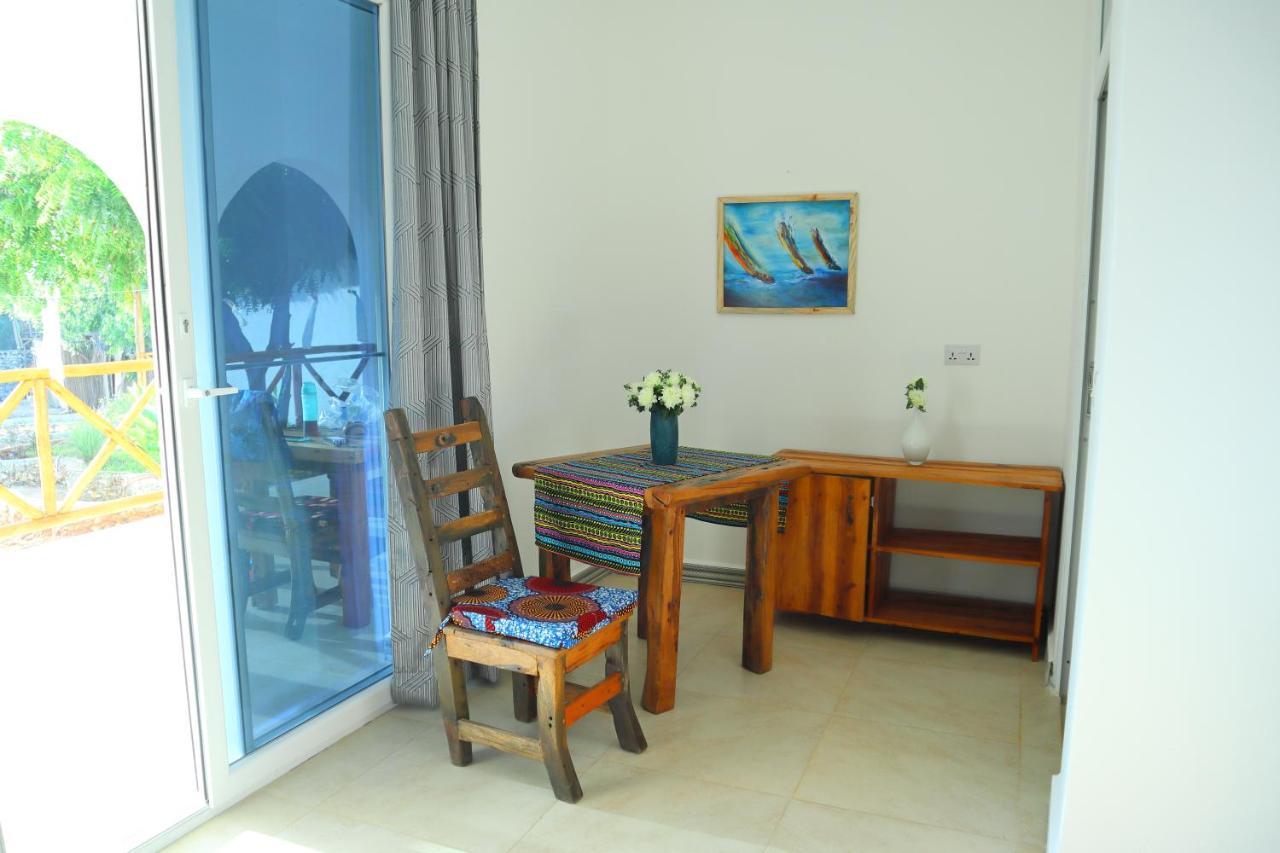 Holiday Time Bungalows Zanzibar มาเทมวu ภายนอก รูปภาพ