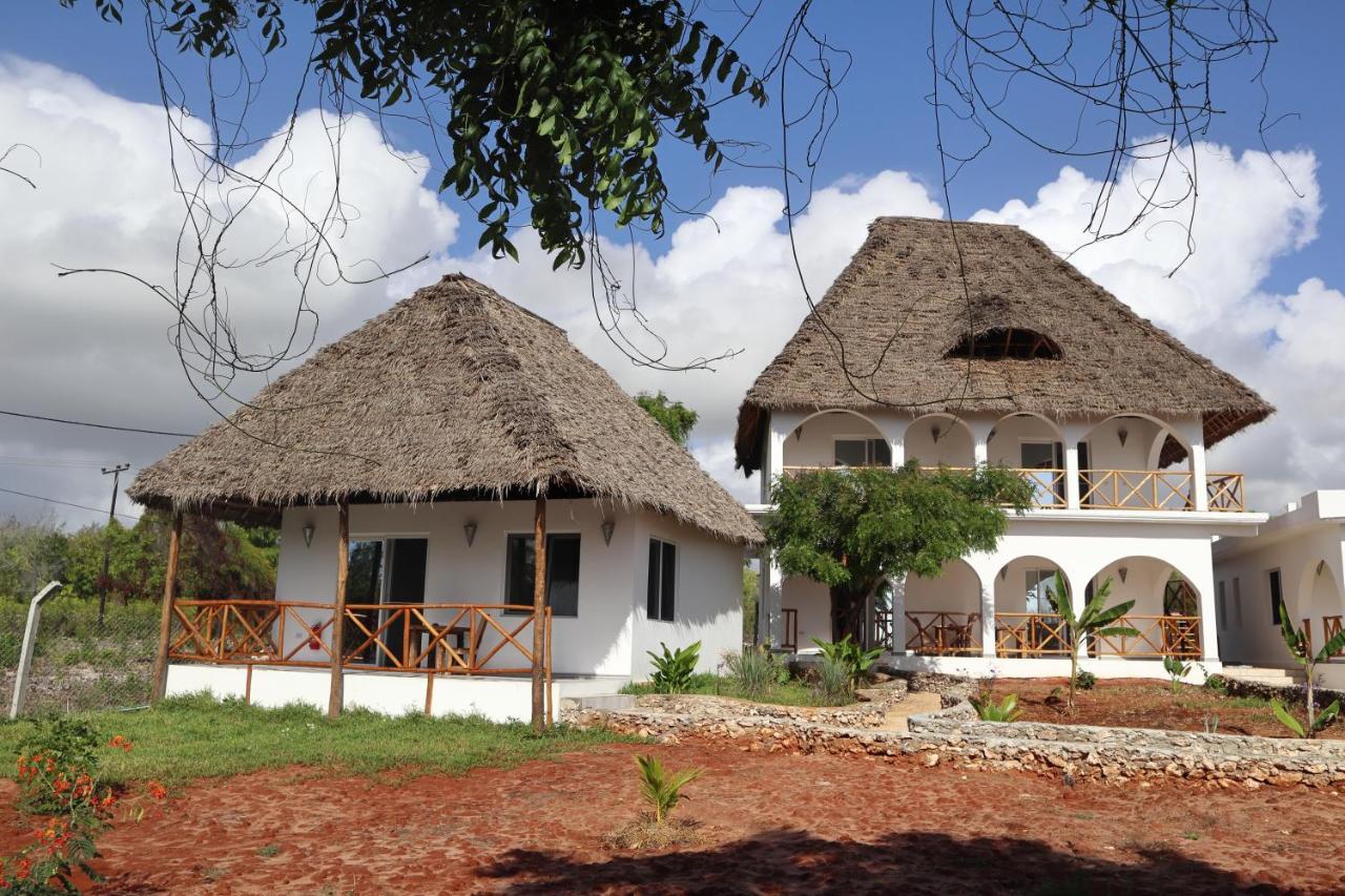 Holiday Time Bungalows Zanzibar มาเทมวu ภายนอก รูปภาพ