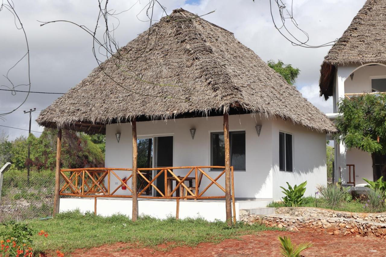Holiday Time Bungalows Zanzibar มาเทมวu ภายนอก รูปภาพ