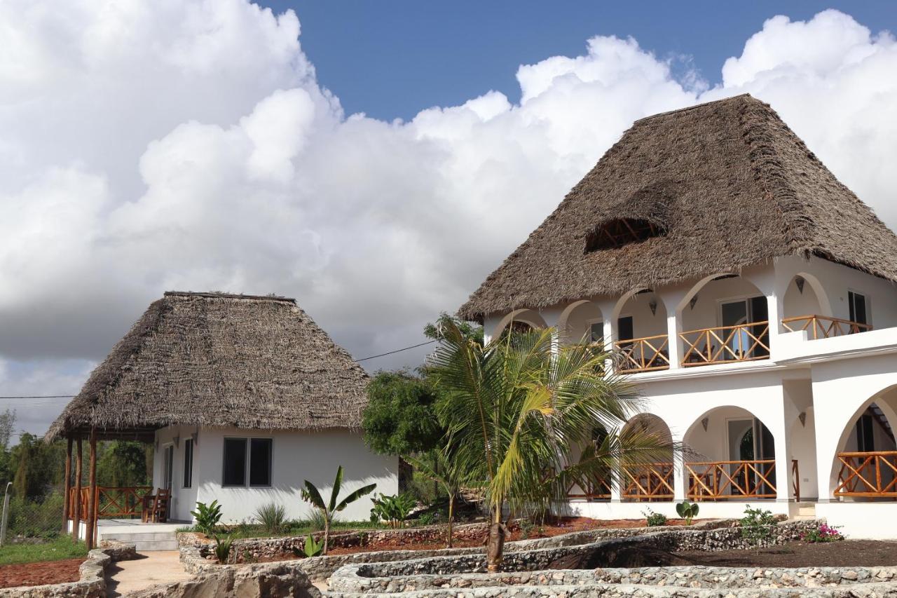 Holiday Time Bungalows Zanzibar มาเทมวu ภายนอก รูปภาพ