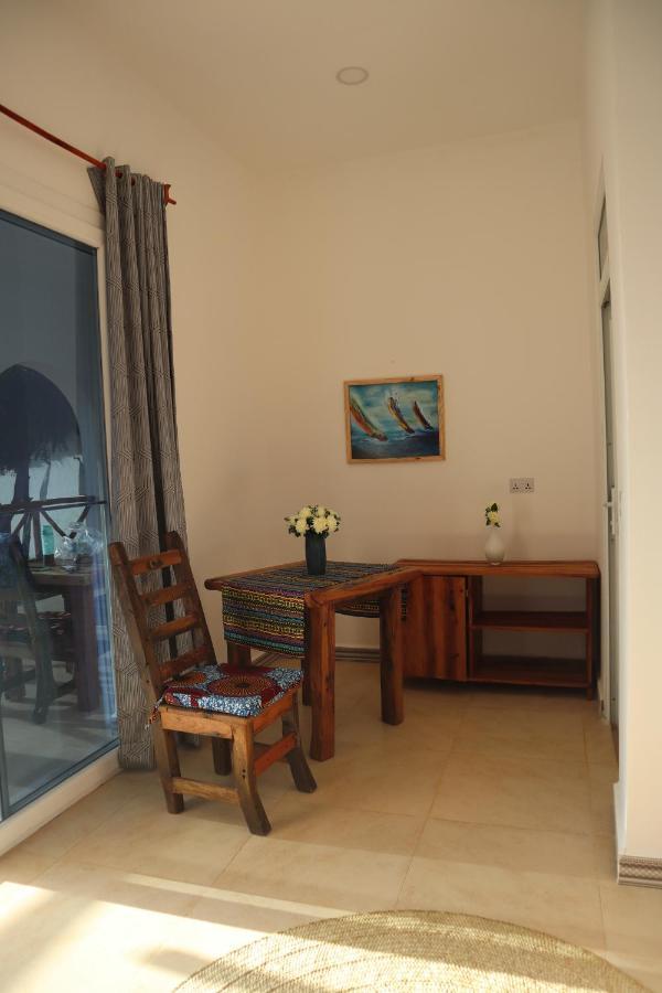 Holiday Time Bungalows Zanzibar มาเทมวu ภายนอก รูปภาพ