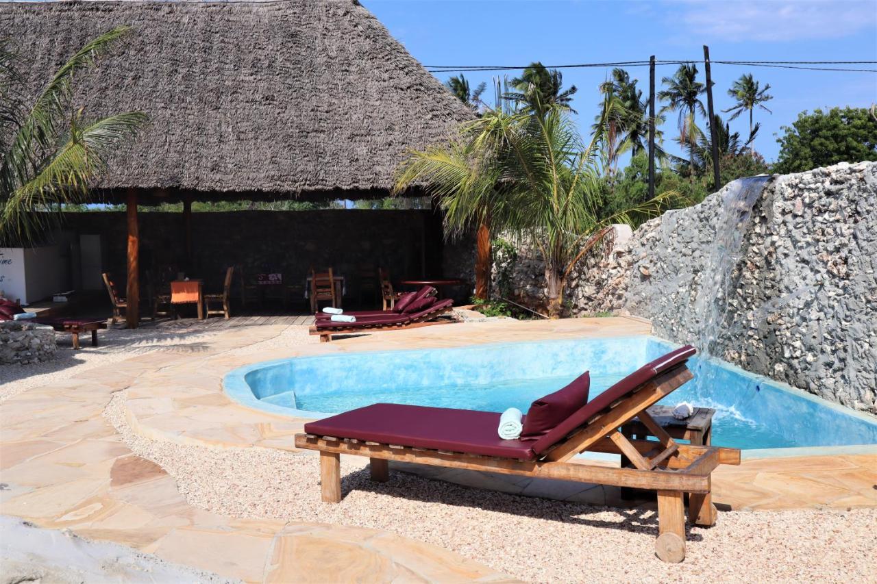 Holiday Time Bungalows Zanzibar มาเทมวu ภายนอก รูปภาพ