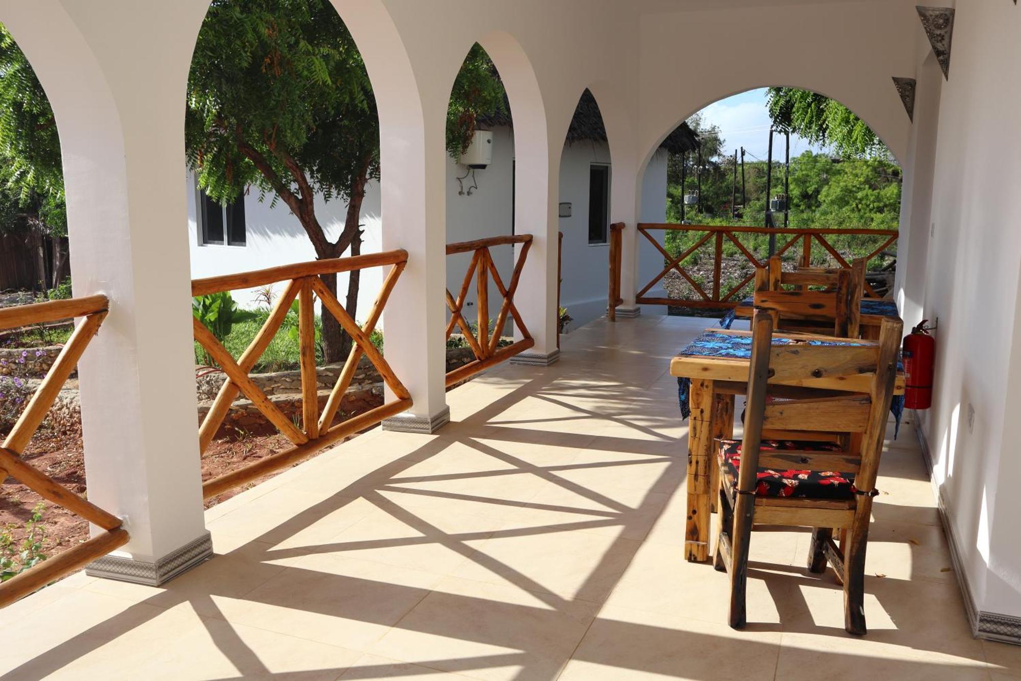 Holiday Time Bungalows Zanzibar มาเทมวu ภายนอก รูปภาพ