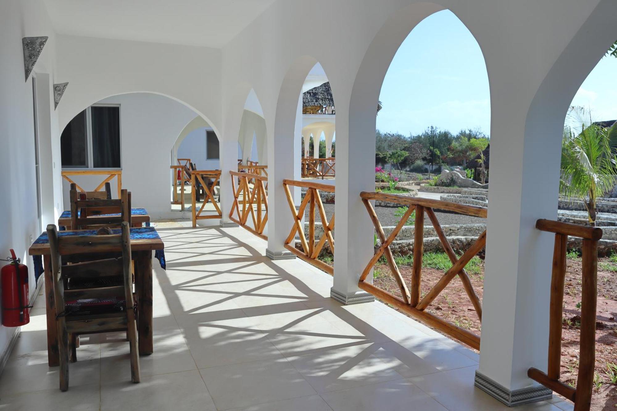 Holiday Time Bungalows Zanzibar มาเทมวu ภายนอก รูปภาพ