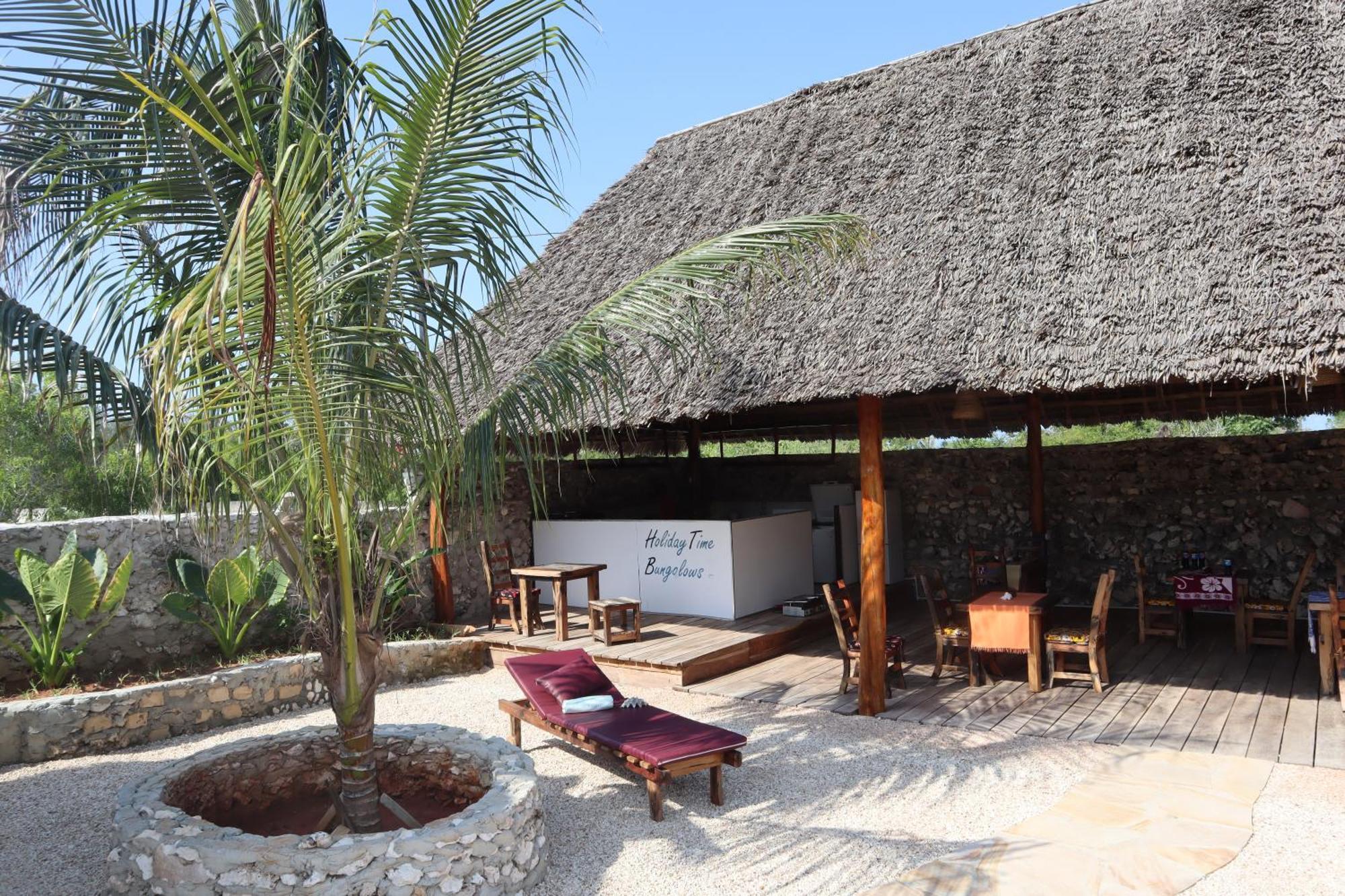 Holiday Time Bungalows Zanzibar มาเทมวu ภายนอก รูปภาพ